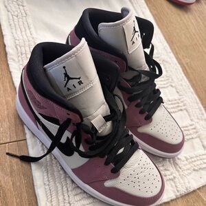 Jordan 1 Mid SE Light Mulberry (Women's)